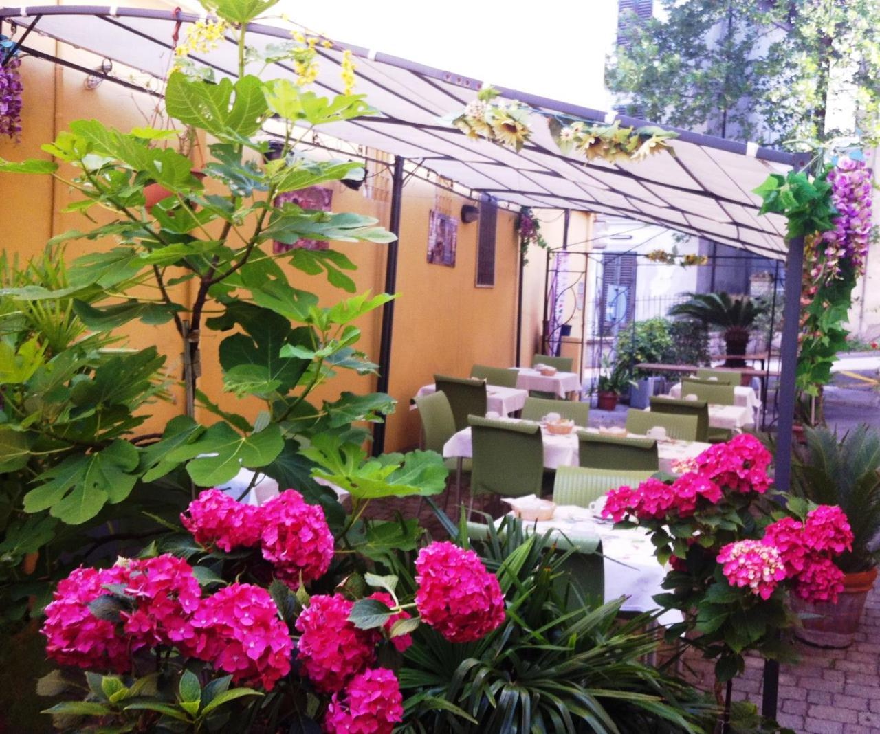 Albergo Natucci มอนเตกาตินี แตร์เม ภายนอก รูปภาพ